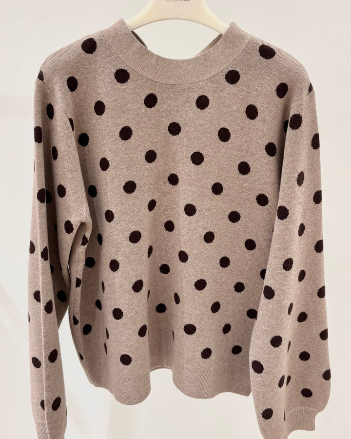 Punkte-Strickpullover mit Rückenschleife