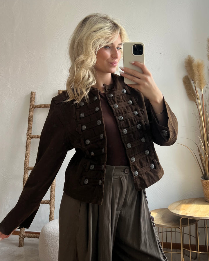 Braune Uniform-Jacke mit Zierknöpfen