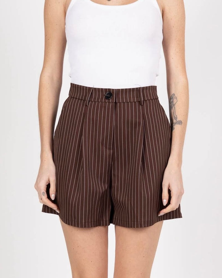 Nadelstreifen-Shorts mit Bundfalten