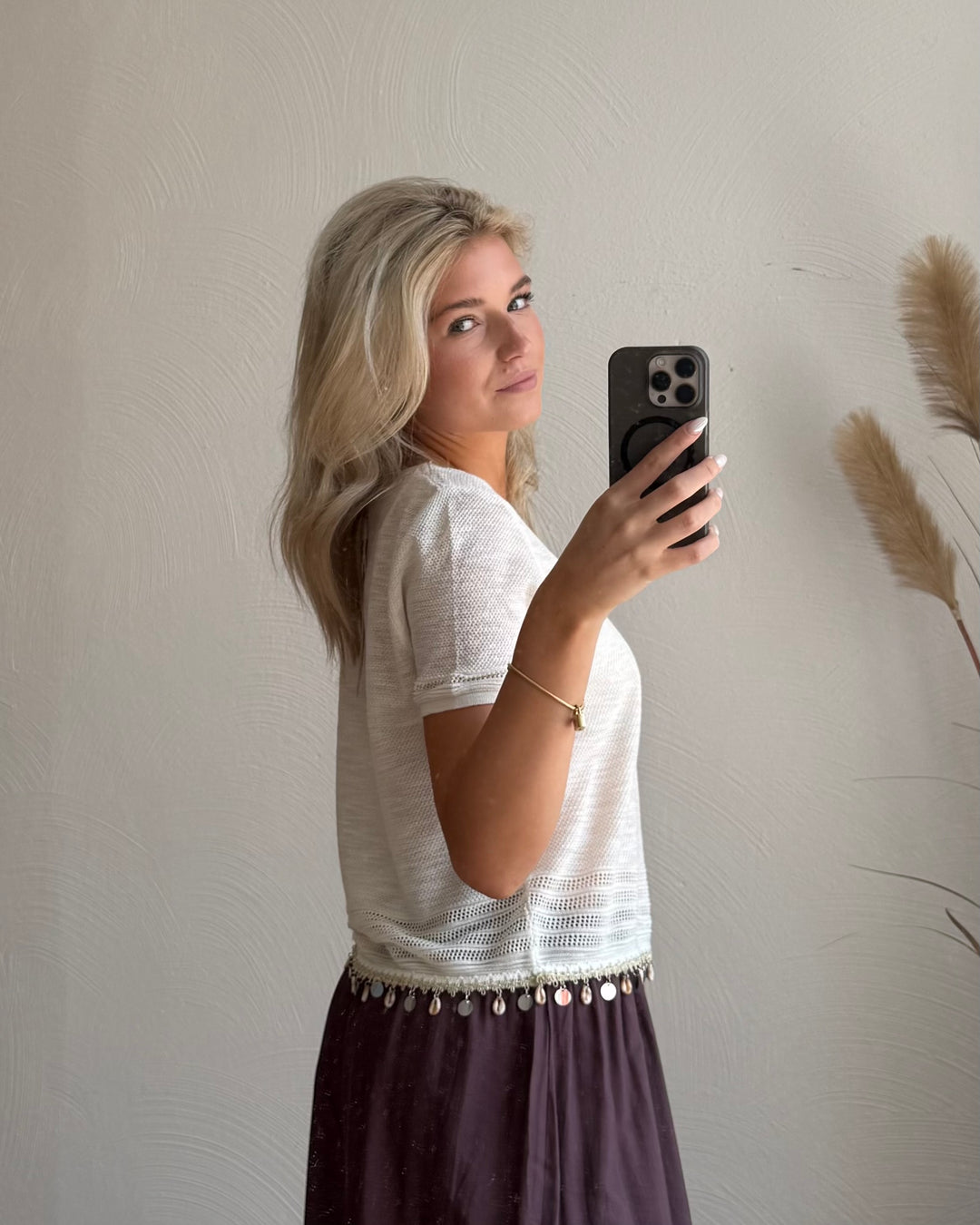 Cremefarbenes Strickshirt mit Muschelsaum