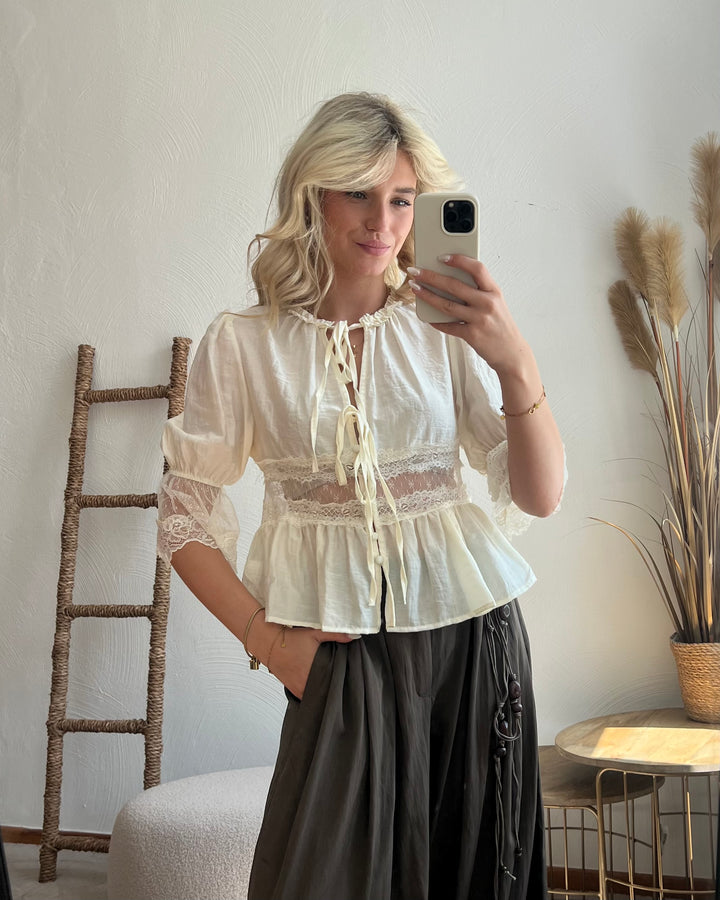 Spitzen-Taillenbluse mit Bindeband