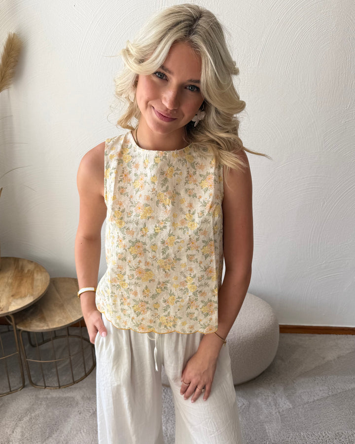 Florales Sommertop mit Rückenschleife