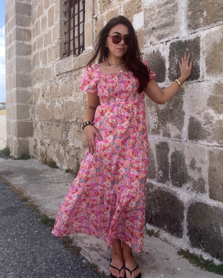 gesmoktes Sommerkleid mit Ärmeln