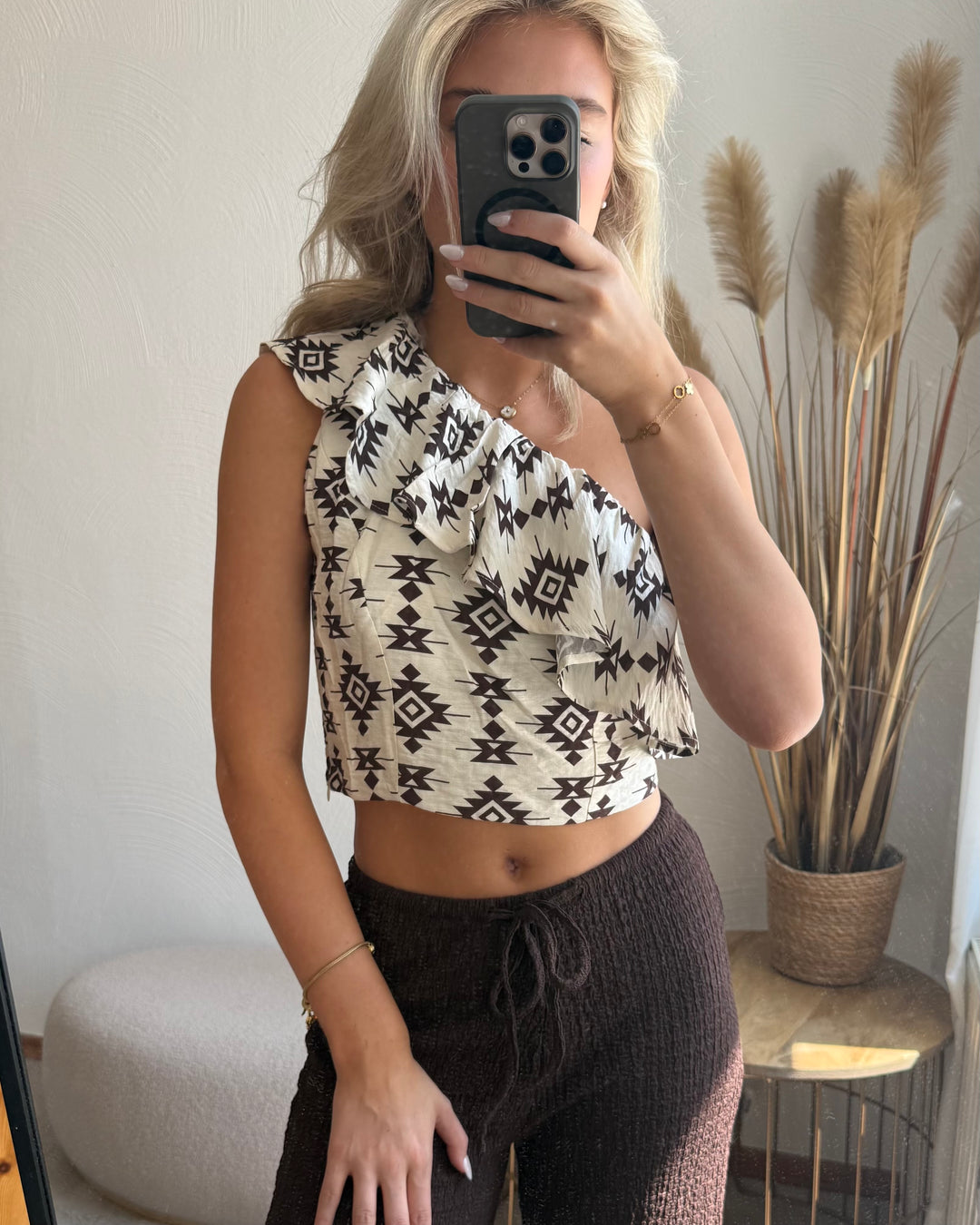 One-Shoulder Rüschentop Aztec-Print