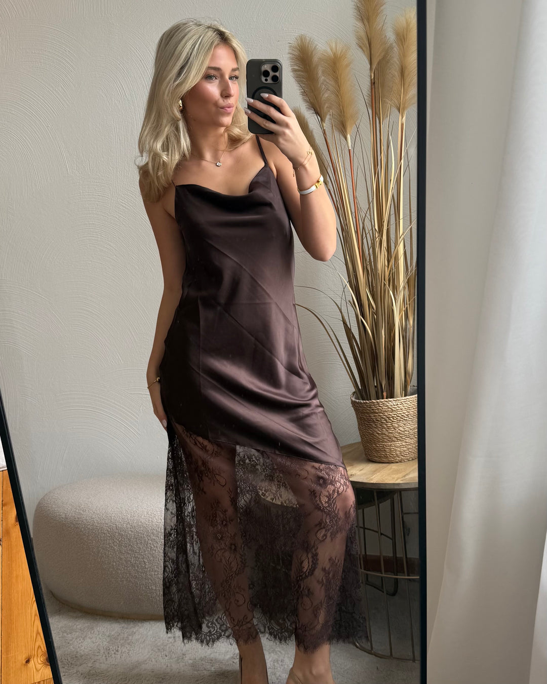 Espresso Satin-Slip-Kleid mit Spitzensaum