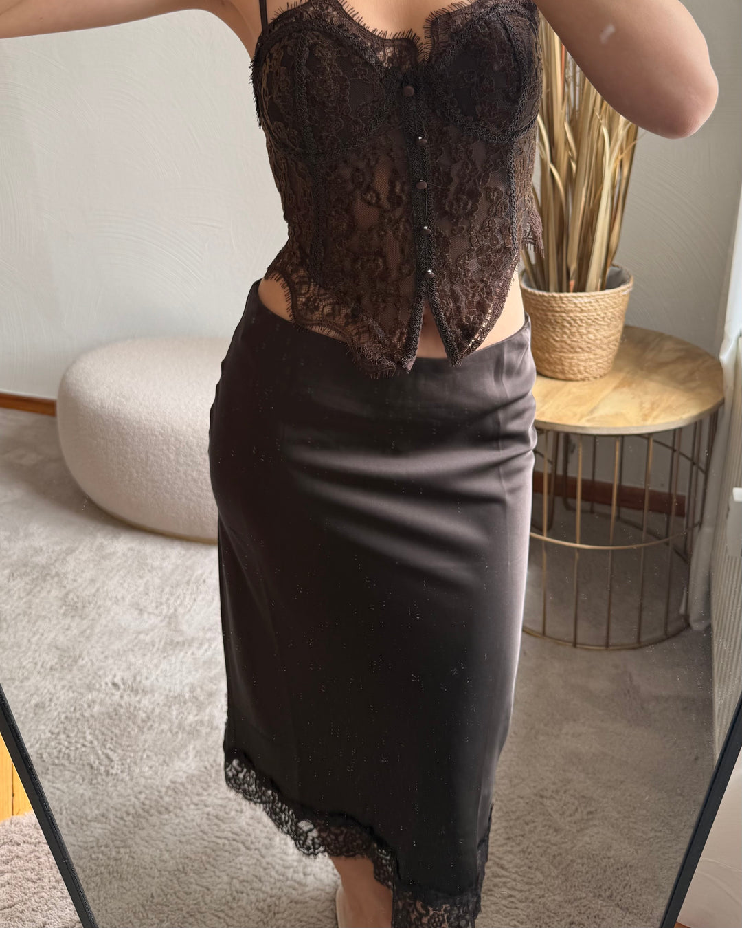 Espresso Satin-Midirock mit Spitzensaum