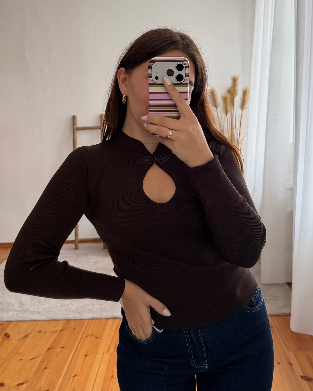 Rippstrick-Longsleeve mit Keyhole-Ausschnitt