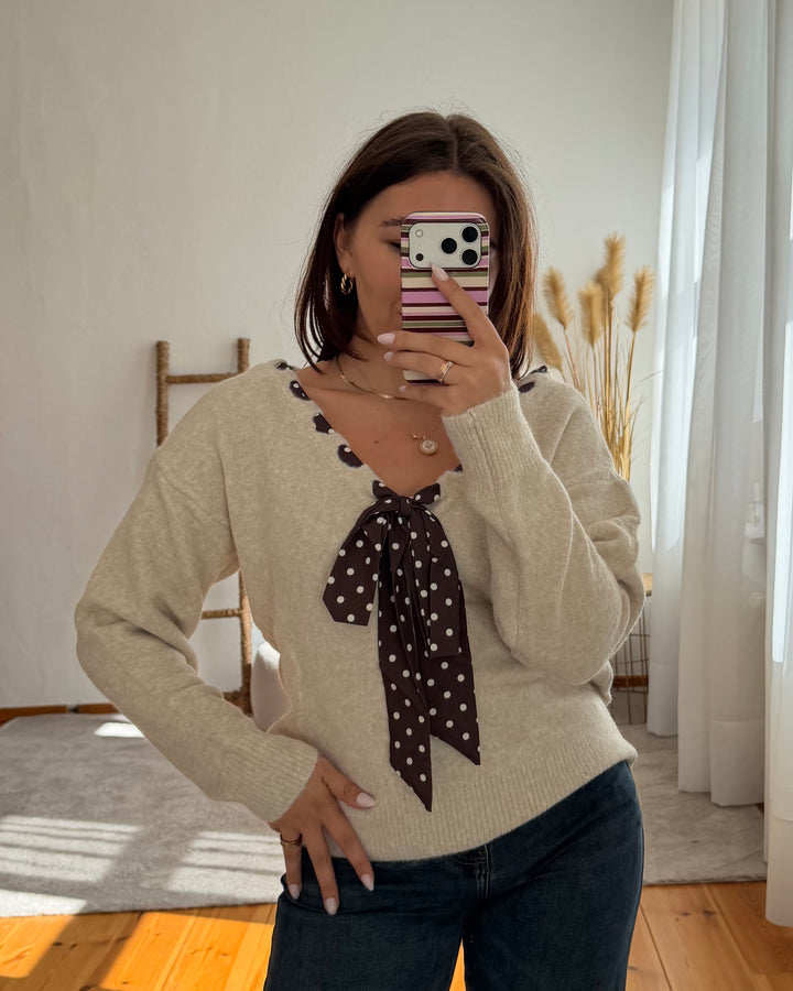 Strickpullover mit Punkte-Schleife