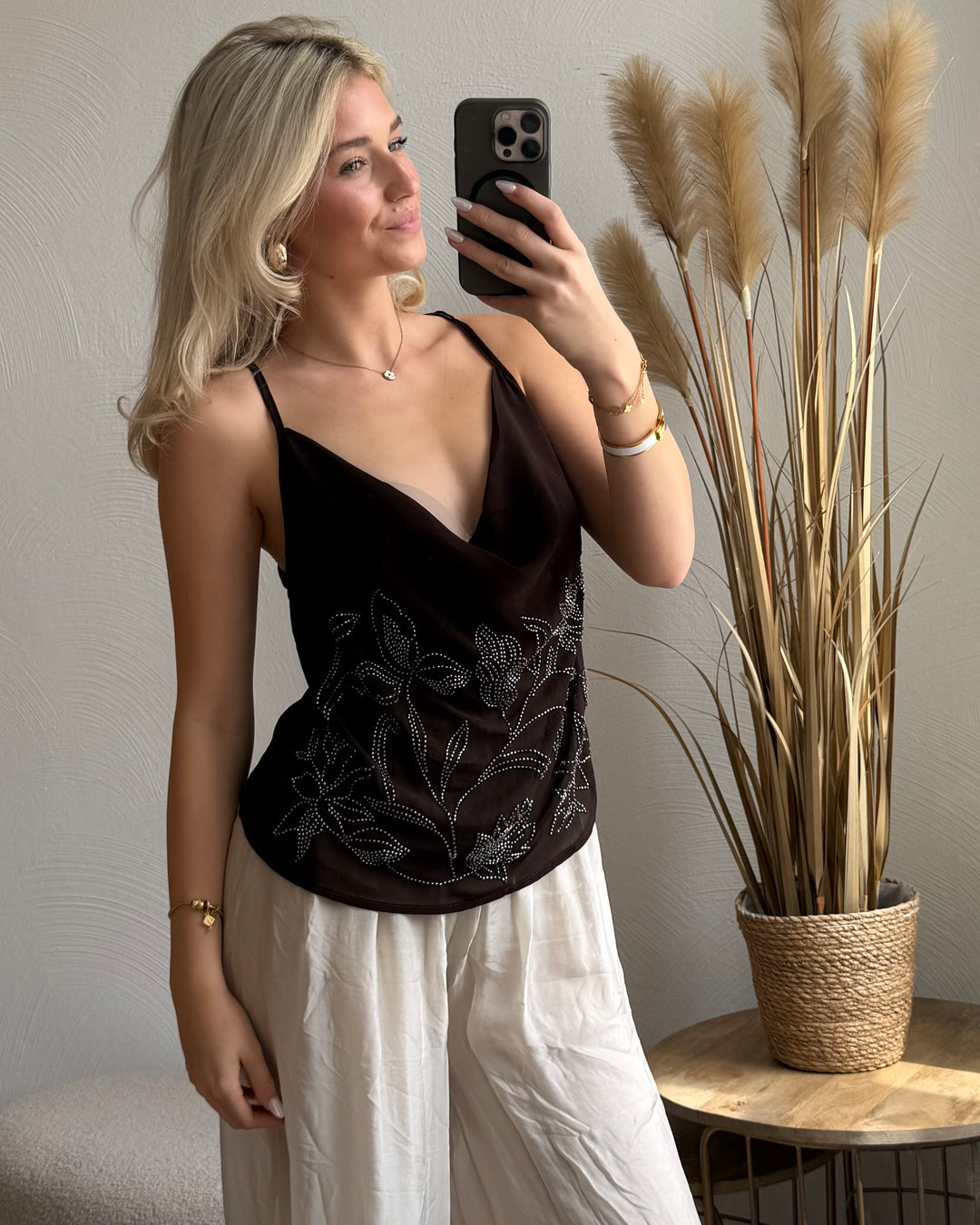 Braunes Cowl-Neck-Top mit Blumenstickerei