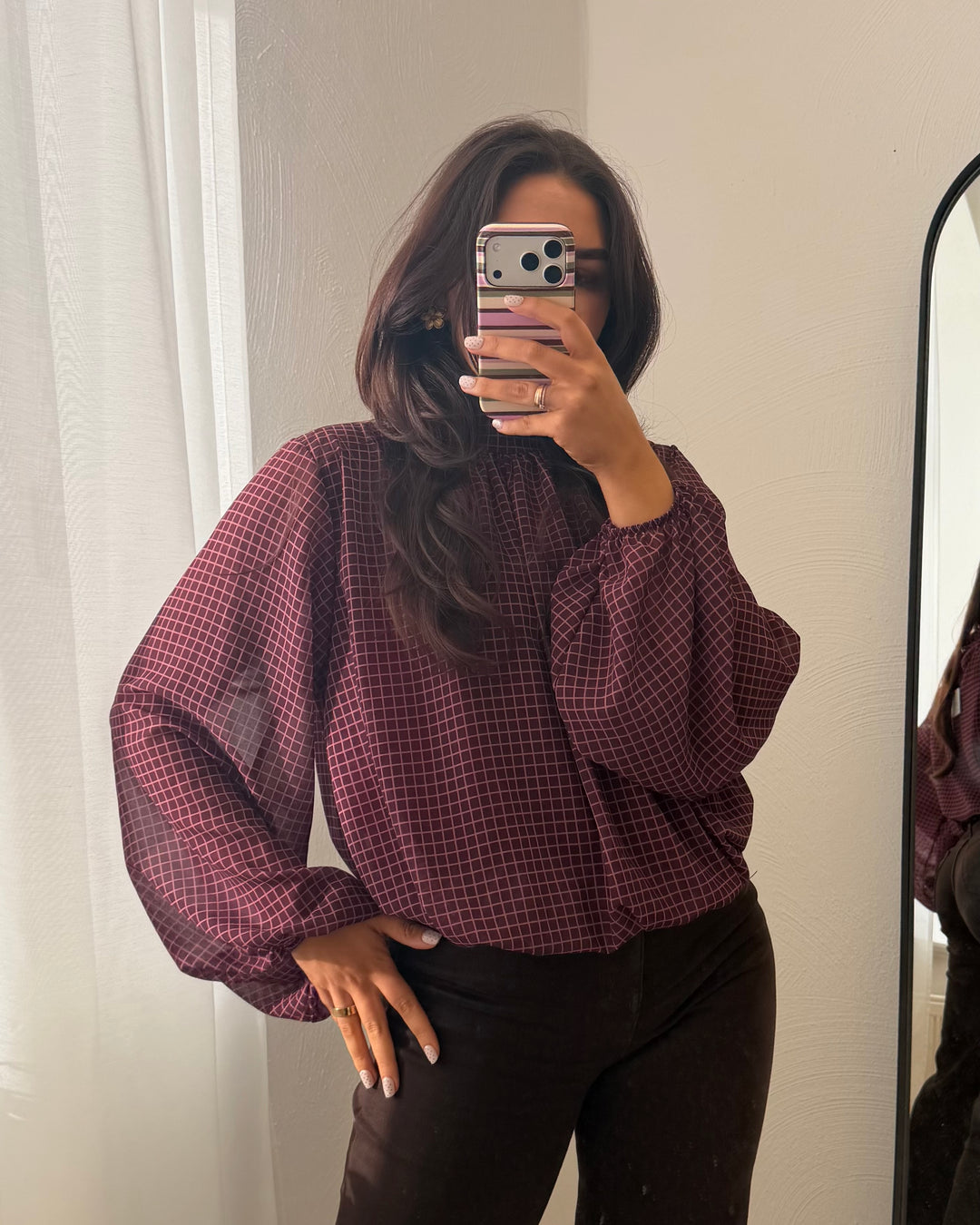 Chiffon-Bluse mit Stehkragen und Ballonärmeln