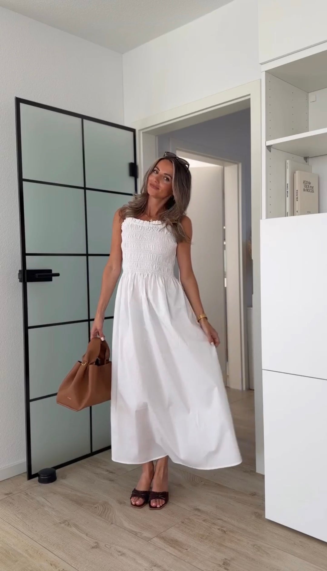 gesmoktes Maxi Kleid (schwarz / weiß)