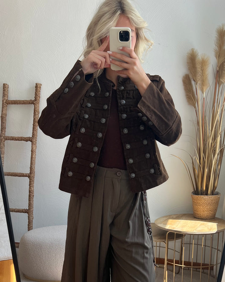 Braune Uniform-Jacke mit Zierknöpfen
