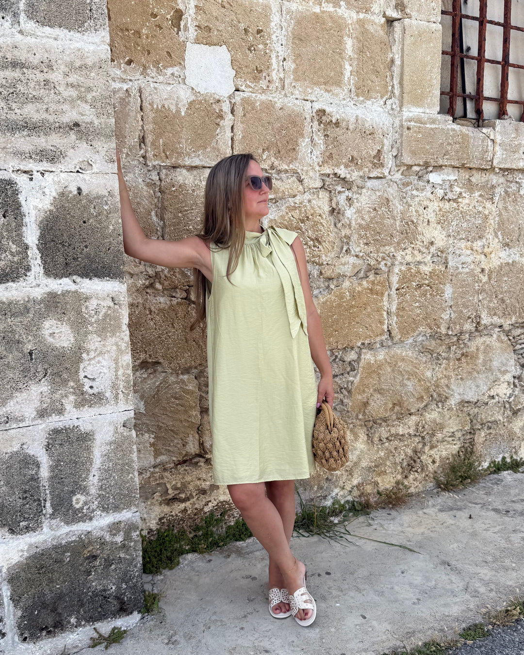 Schleifenkleid Salbei – Ärmelloses Midi Kleid mit Schleife