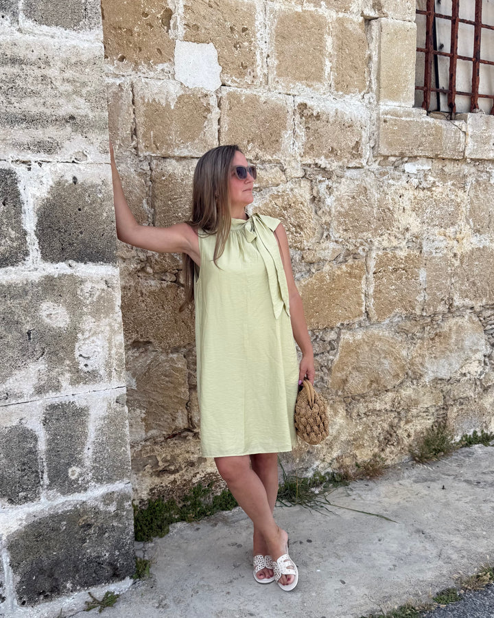 Schleifenkleid Salbei – Ärmelloses Midi Kleid mit Schleife