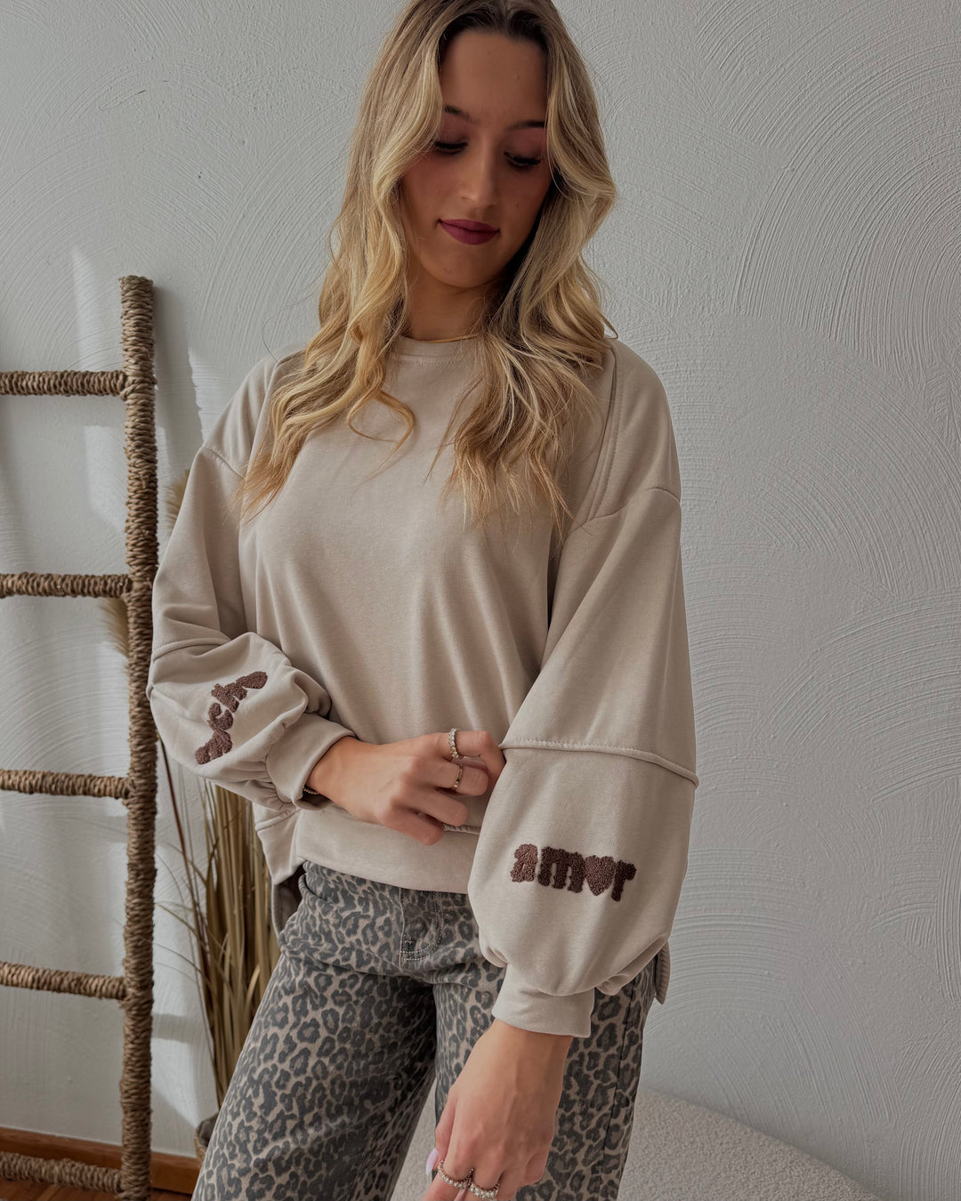 MUCHO AMORE - Sweater