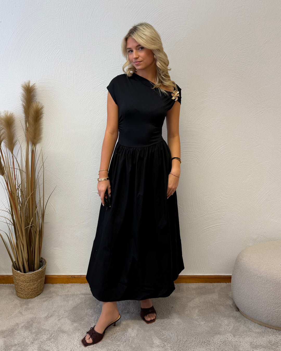 Sommerkleid mit Blumendetail