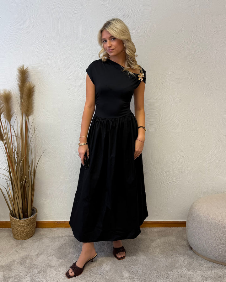 Sommerkleid mit Blumendetail