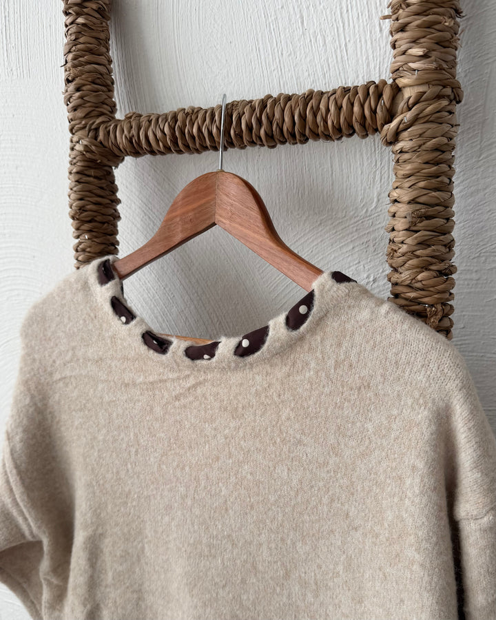 Strickpullover mit Punkte-Schleife