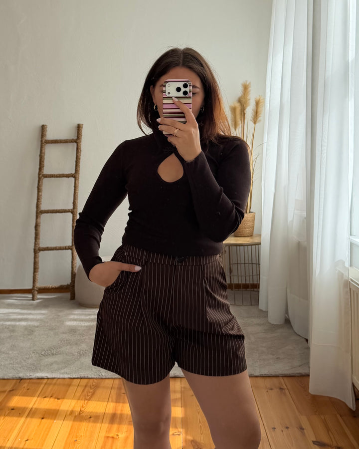 Nadelstreifen-Shorts mit Bundfalten