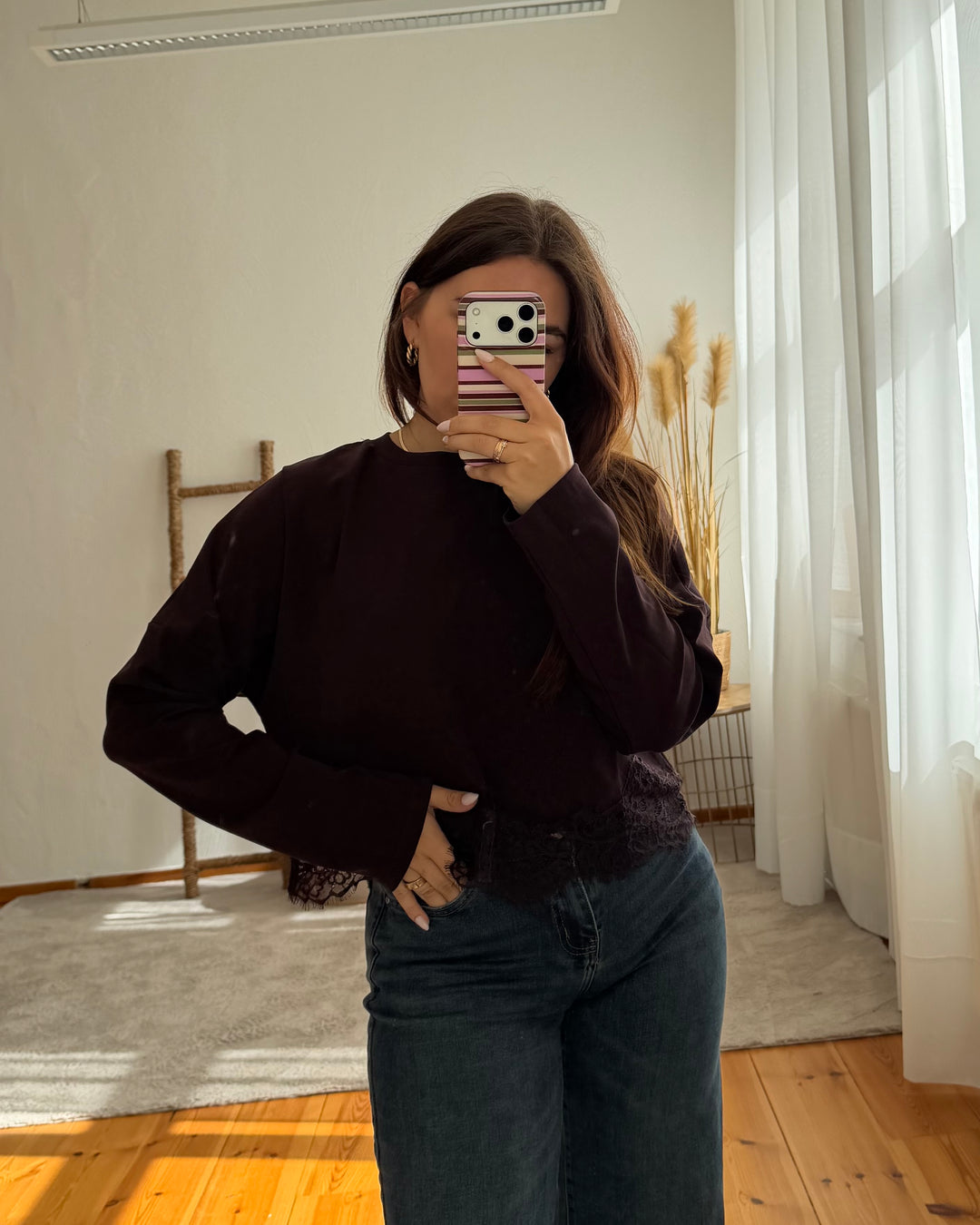 Cropped Sweatshirt mit Spitzensaum