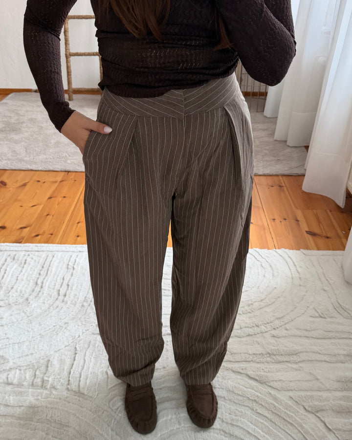 Nadelstreifen-Hose mit Bundfalten