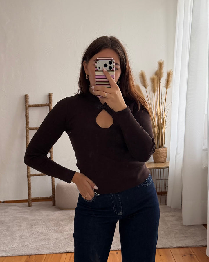 Rippstrick-Longsleeve mit Keyhole-Ausschnitt