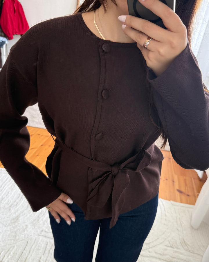 Strickjacke mit Bindegürtel