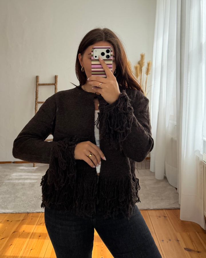 Strickjacke mit Fransen in Dunkelbraun
