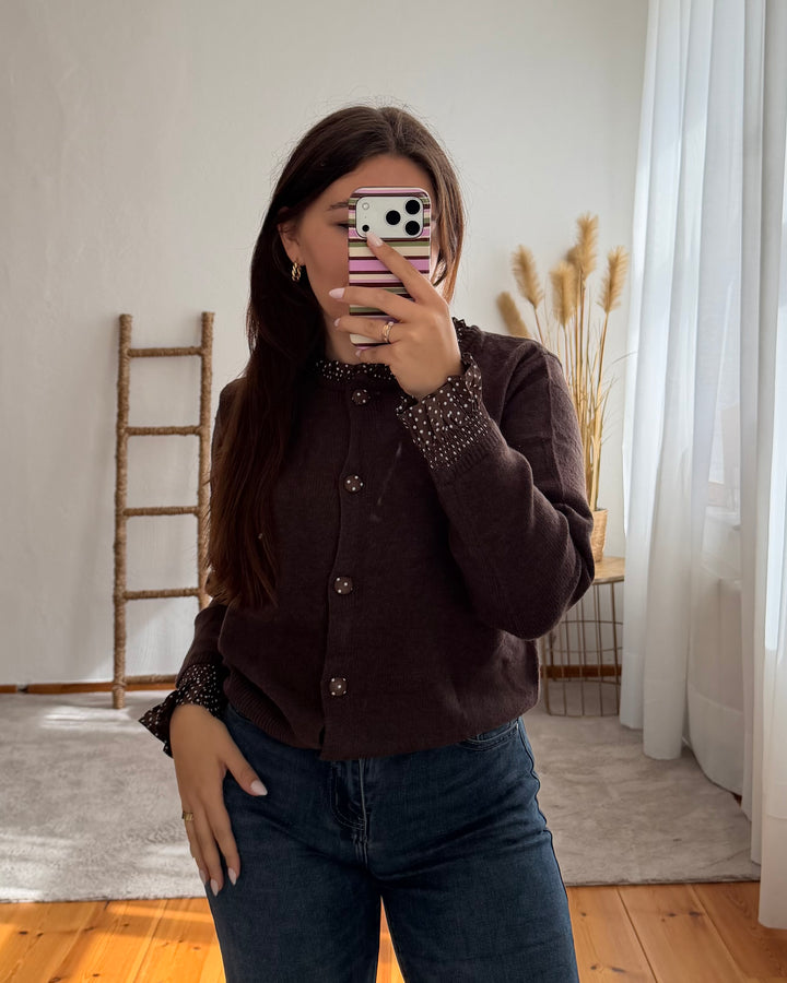 Strickjacke mit Punkte-Rüschen