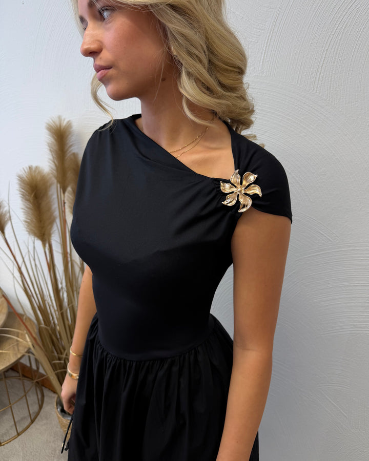 Sommerkleid mit Blumendetail