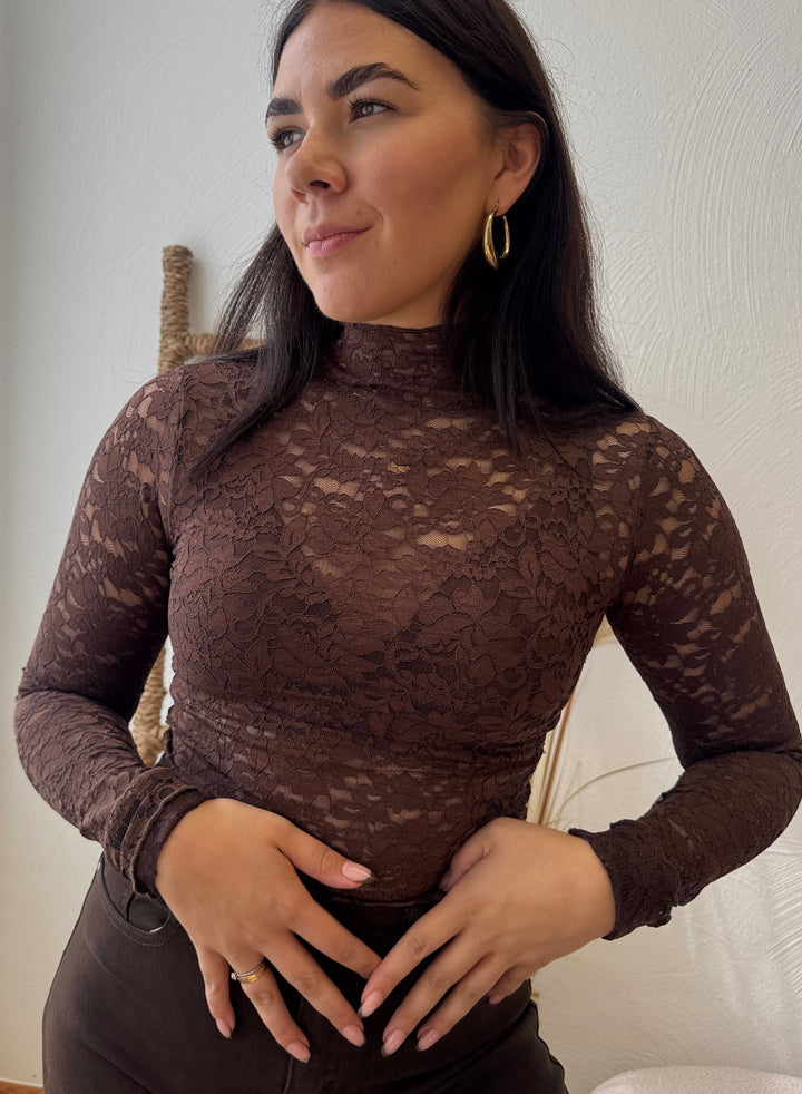 LAYER ME LACE