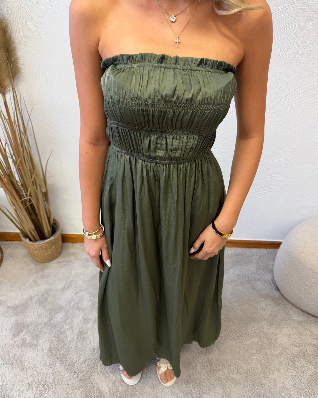 Bandeaukleid in Olive
