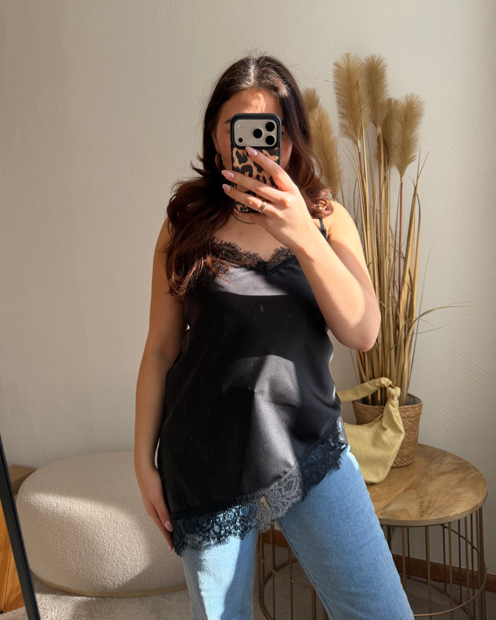 Asymetrisches Spitzentop