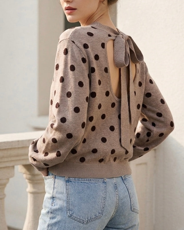 Punkte-Strickpullover mit Rückenschleife