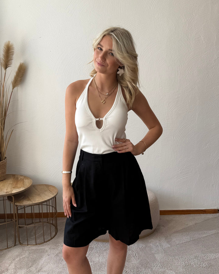 Halter Top Weiß mit  Ausschnitt – Elegantes Sommertop V-Ausschnitt