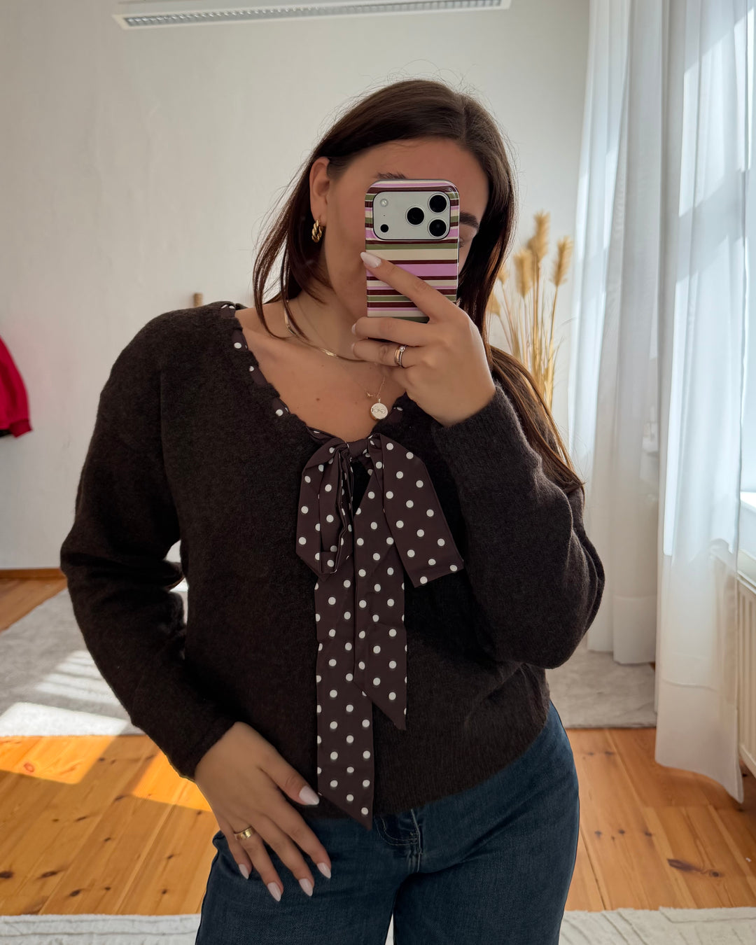 Strickpullover mit Punkte-Schleife