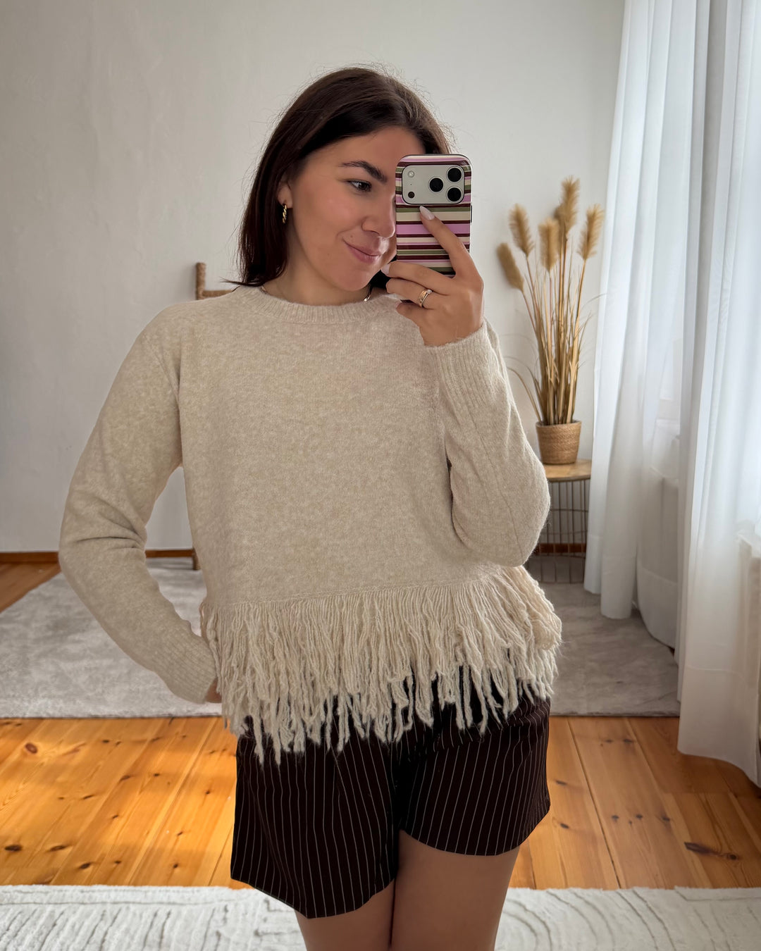 Strickpullover mit Fransensaum in Beige