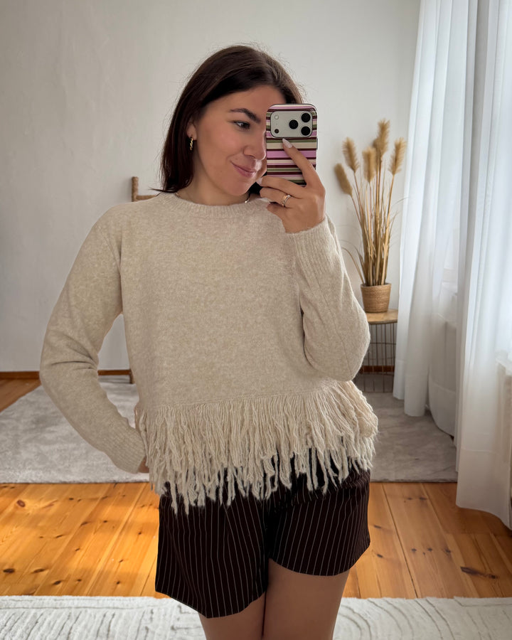Strickpullover mit Fransensaum in Beige