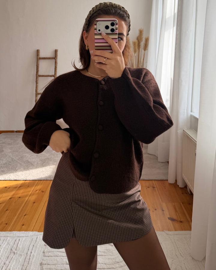 Cardigan mit Stoffknöpfen in Dunkelbraun