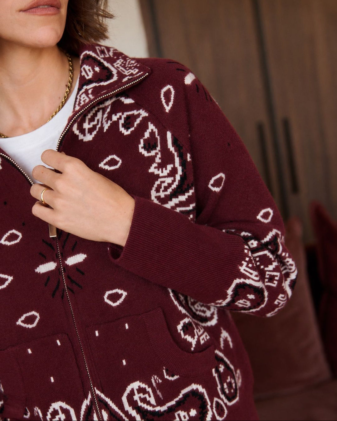 Paisley-Strickjacke mit Zipper in Bordeaux